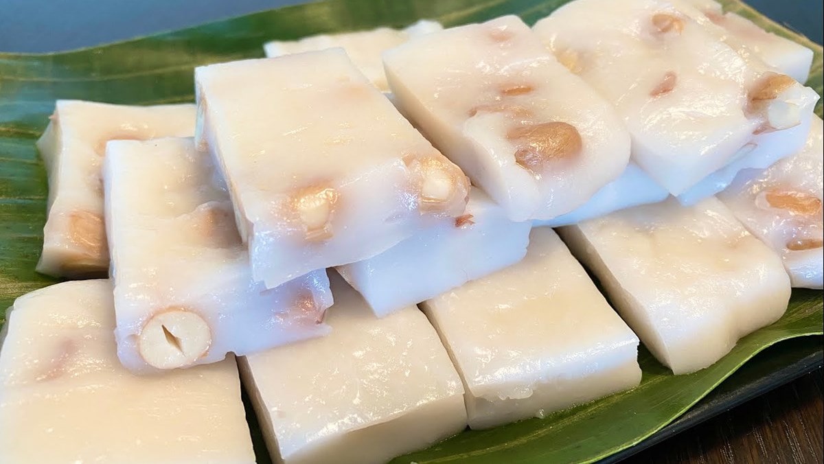 Bánh đúc lạc là món ăn sáng, ăn vặt yêu thích của nhiều người Hà Nội